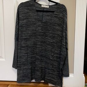 Dolman sleeve tunic top with pocket detail